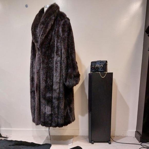 Women's Luxurious Teddy Coat - Picture 10 of 12